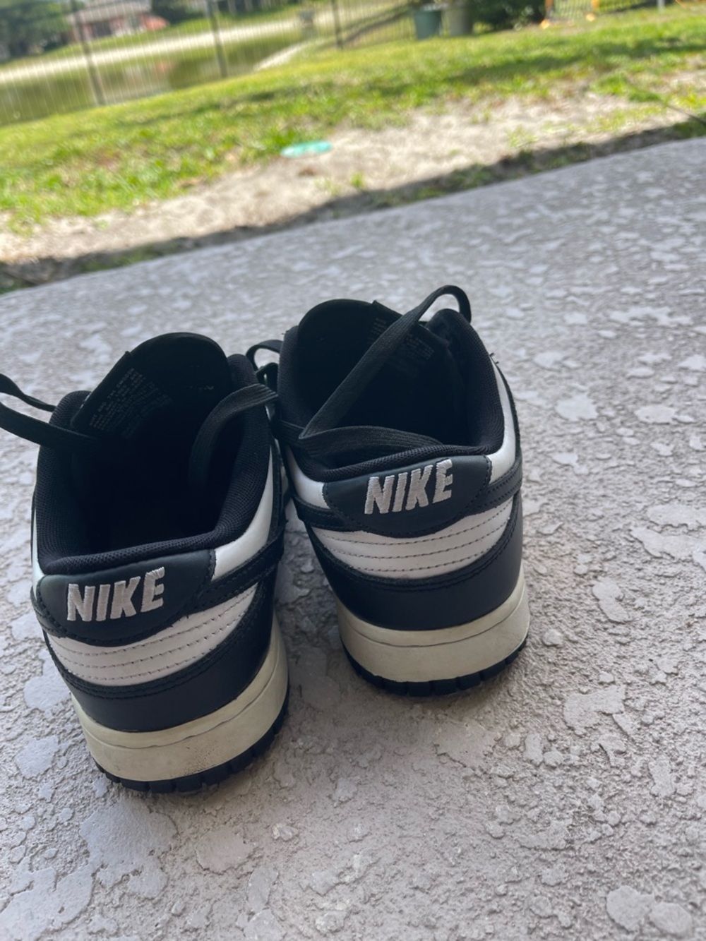 Nike Men's Black and White Low-Top Sneakers - Picture 5 of 6